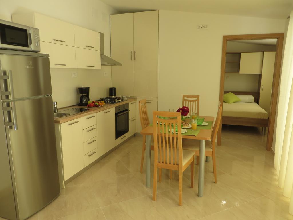 Apartments Luka Pakoštane Extérieur photo